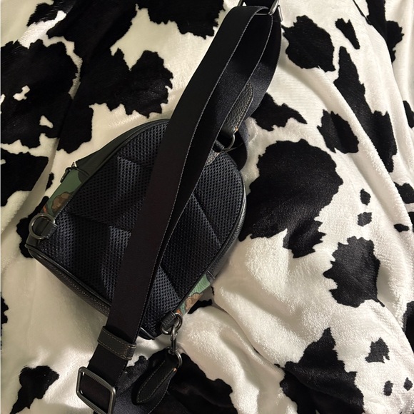 Coach mini sling backpackk - Picture 3 of 3
